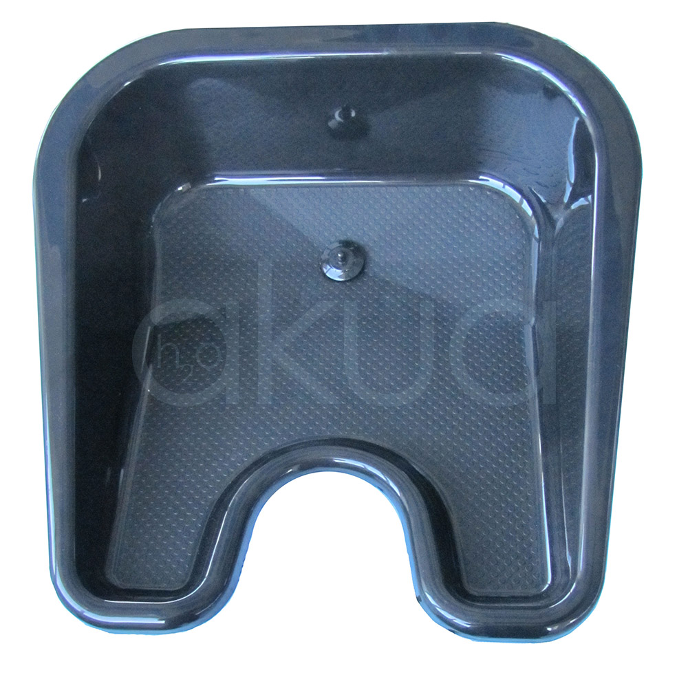 Lavacabezas portatil basculante H2oAkua. Este modelo cuenta con una cubeta amplia y ergonómica en color negro, fabricada en plástico resistente, con bordes elevados y forma anatómica para mayor comodidad durante el lavado.