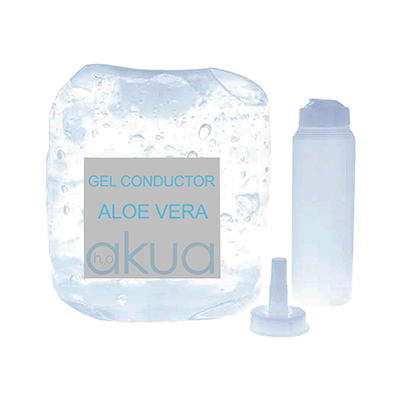 Bolsa gel Electroconductor 5 litros H2oAkua. La imagen muestra una bolsa flexible transparente de 5 litros de gel electroconductor de la marca H2oAkua, identificada con una etiqueta frontal donde se leen el nombre de la marca y del producto. Delante de la bolsa aparece un frasco aplicador de plástico translúcido con tapón dosificador, accesorios pensados para trasvasar el gel desde la bolsa y aplicarlo de forma cómoda en tratamientos estéticos o aparatología.