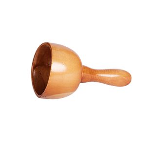 Copa sueca clasica Maderoterapia. En la imagen se ve una herramienta de madera para maderoterapia con forma de copa profunda y un mango alargado y ergonómico. La parte de la copa es hueca, con borde recto y superficie lisa y barnizada, diseñada para apoyarse sobre la piel y trabajar por succión y arrastre durante el masaje. H2o Akua