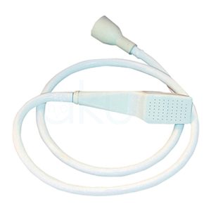 Ducha flexo lavacabezas portatil Eurostil 01960. En la imagen se ve una ducha portátil de color blanco formada por un tubo flexible y una pieza terminal rectangular perforada que actúa como rociador. En el extremo opuesto del tubo hay un adaptador cónico que permite acoplar la ducha a la salida de un grifo estándar. H2o Akua