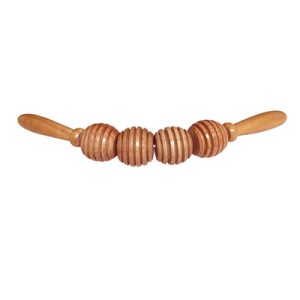 Rodillo curvo 4 esferas Maderoterapia. Es un rodillo de maderoterapia con forma ligeramente curva, compuesto por dos mangos alargados en los extremos y cuatro esferas centrales de madera. Cada esfera es voluminosa, con estrías horizontales que rodean toda su superficie, lo que permite un masaje profundo y envolvente al deslizar el rodillo sobre zonas amplias como muslos, glúteos, espalda o cintura. H2o Akua