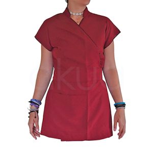 Kimono antibacteriano burdeos ribete negro jp. Casaca kimono profesional de peluquería en color burdeos con ribete negro, de manga corta y corte cruzado en V con solapa wrap. Bolsillos laterales grandes y un diseño elegante, cómodo y funcional para estilistas. H2o Akua