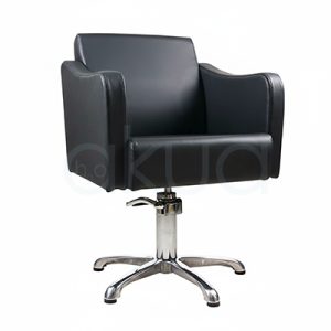Sillon Kurva 07192. El sillón tiene forma envolvente y curvada tipo "balde" o "hueco" frontal, con respaldo alto ondulado, brazos curvados integrados y asiento profundo cóncavo. Todo en color negro uniforme brillante, con base hidráulica y patas cromadas plateadas.