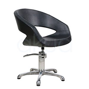 Sillon Oval 07194. Sillón de peluquería negro de diseño curvado ergonómico en negro con abertura frontal característica y base hidráulica cromado.