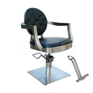 Sillon pie cuadrado con reposapies Chic negro 06096/50/6. El sillón Chic tiene un respaldo redondo tapizado en negro con capitoné (rombos acolchados) y un asiento también negro de forma circular ligeramente ovalada. La estructura, los brazos curvos y la base cuadrada hidráulica son metálicas en acabado plateado/cromado, creando un contraste elegante negro‑plata. H2o Akua ​