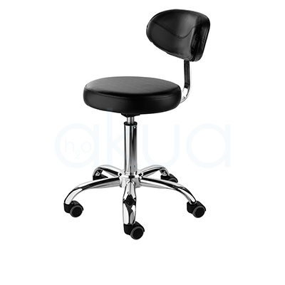 Taburete negro con respaldo 03937/50. Taburete o silla auxiliar para salones de estética/peluquería, con asiento redondo negro, respaldo bajo redondeado y base cromada. H2o Akua