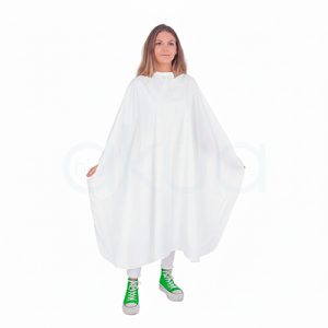 Capa corte blanca 02503/58. La capa es tipo poncho desechable/reutilizable, con cuello alto redondo y mangas cortas anchas que cubre hasta rodillas H2o Akua