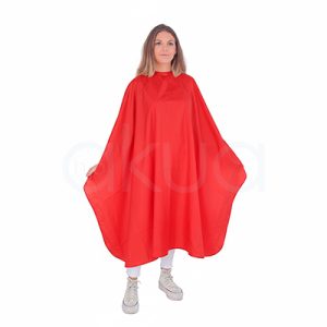 Capa corte roja 02503/60. La capa es tipo poncho desechable/reutilizable, con cuello alto redondo y mangas cortas anchas que cubre hasta rodillas H2o Akua