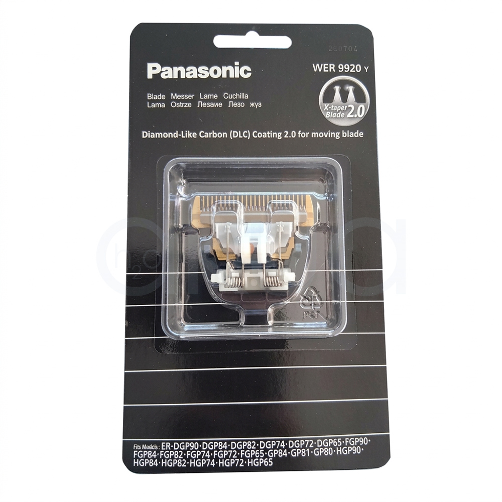 Cuchilla Panasonic ER 65 Recambio de cuchillas Panasonic WER9920Y (para maquinillas ER-GP series), mostrada en su blíster negro de packaging oficial. Cuchilla móvil + fija con DLC (Diamond-Like Carbon) 2.0 coating para mayor durabilidad/corte (5 hojas, hipersensible). Presentación: Blíster transparente frontal, fondo negro, listo para e-commerce peluquería. H2o Akua