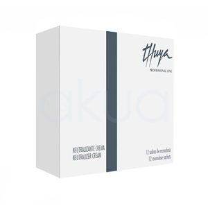 Neutralizante en crema monodosis Thuya. La imagen muestra una caja blanca rectangular de Thuya Professional Line con franja gris vertical izquierda, similar al Gel Permanente anterior. Producto: "Neutrazante Crema" / "Neutralizer Cream", 12 sobres monodosis. Logo Thuya arriba derecha, sobre transparente visible en primer plano. H2o Akua