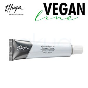 Solucion especial tinte en crema Thuya 14ml. Tubo de crema de tinte con envase blanco mate y tapa gris plateada, junto a su caja protectora azul grisácea semiabierta. Logo Thuya elegante en negro, textos en español/inglés perfectamente legibles. H2o Akua