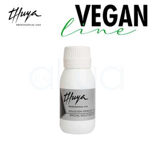 Solucion especial tinte liquido thuya 60ml. Frasco gotero blanco de 60 ml de Thuya Professional Line "Solución Especial Dye" / "Special Solution Dye" (oxidante líquido). Tapa blanca roscada, cuerpo con etiqueta gris metálica. H2o Akua