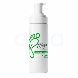 Espuma hidratante Flaky Skin Foot Care Thuya. Envase blanco cilíndrico con dispensador tipo espuma de la marca Thuya Professional Line. El diseño incluye una huella verde grande y texto en negro y verde con el nombre “Foot Care Flaky Skin”. Producto orientado al cuidado de los pies y tratamiento de piel seca o descamada. H2o Akua