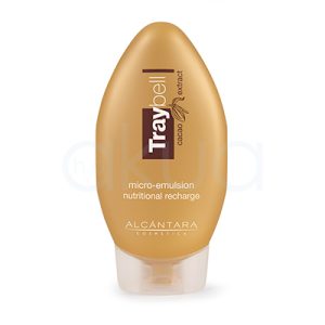 Micro emulsion cacao Traybell 300ml Alcantara. La imagen muestra un producto capilar de la marca Traybell, de Alcántara Cosmética, en formato botellita de 300 ml con envase ovalado color dorado y tapa translúcida en la base. En la etiqueta se lee “micro-emulsion nutritional recharge”, “cacao extract” y “Traybell”, lo que indica que es un tratamiento nutritivo para el cabello con extracto de cacao. H2o Akua
