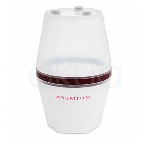 Coctelera Premium tintes y mezclas H2oAkua. Coctelera profesional para coloración capilar con diseño moderno y acabado en tonos blanco y burdeos. El recipiente tiene forma ergonómica y compacta, con base blanca opaca y tapa translúcida semimate que permite ver parcialmente el contenido interior. En la zona central incorpora una banda decorativa en color burdeos brillante y el logotipo ‘PREMIUM’ en color rosa. La parte superior incluye pequeños relieves circulares para facilitar el agarre y cierre seguro. Su diseño está pensado para mezclar tintes, oxidantes y tratamientos capilares de forma cómoda, limpia y precisa en peluquería profesional o uso doméstico.