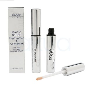 Corrrector e iluminador Magic Touch 6ml Stage. El conjunto incluye una caja plateada con texto negro, dos envases cilíndricos metálicos plateados y un aplicador tipo gloss con esponja en tono beige. El producto está diseñado para corregir imperfecciones, iluminar el rostro y aportar un acabado natural y luminoso. En el envase se destacan ingredientes como aloe vera y extracto de camomila, además de su fórmula oil free orientada al maquillaje profesional. H2o Akua