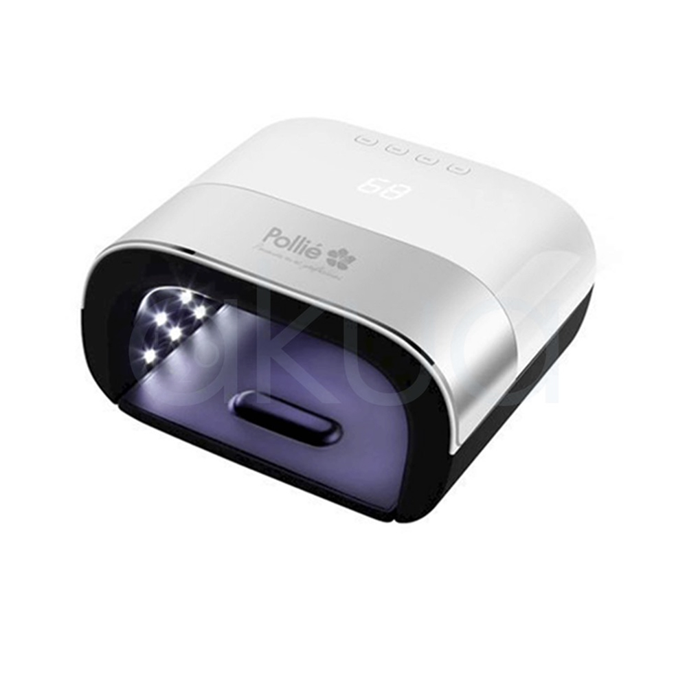 Lampara de uñas UV/LED. Lámpara profesional UV/LED para uñas de diseño compacto y moderno en color blanco con base negra. El dispositivo tiene forma rectangular con bordes redondeados y una abertura frontal amplia para introducir cómodamente la mano durante el secado de esmaltes y geles semipermanentes. En el interior se observan luces LED encendidas para el curado rápido y uniforme. En la parte superior incorpora botones de control y pantalla digital para ajustar el tiempo de uso. El producto está orientado a manicura profesional y estética de uñas. H2o Akua