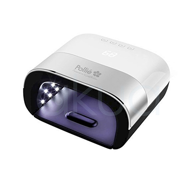 Lampara de uñas UV/LED. Lámpara profesional UV/LED para uñas de diseño compacto y moderno en color blanco con base negra. El dispositivo tiene forma rectangular con bordes redondeados y una abertura frontal amplia para introducir cómodamente la mano durante el secado de esmaltes y geles semipermanentes. En el interior se observan luces LED encendidas para el curado rápido y uniforme. En la parte superior incorpora botones de control y pantalla digital para ajustar el tiempo de uso. El producto está orientado a manicura profesional y estética de uñas. H2o Akua