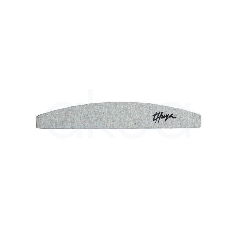 Lima Flash Finisher media luna 100/100 Thuya. Se presenta con forma media luna y acabado gris texturizado. La lima presenta un diseño curvado ergonómico que facilita el limado y modelado de uñas de gel, acrílico y porcelana. En uno de los extremos aparece el logotipo negro de la marca Thuya. El producto destaca por su superficie abrasiva y su formato profesional orientado a manicura y estética de uñas. H2o Akua