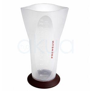 Probeta medidora premium 240ml H2oAkua. Vaso medidor profesional translúcido con base negra y escala graduada en mililitros hasta 240 ml. El recipiente tiene diseño ergonómico con bordes ondulados para facilitar el vertido de líquidos. En el lateral aparece el texto “PREMIUM” en color rojo. Ideal para medir con precisión tintes, oxidantes, tratamientos capilares y mezclas de peluquería o barbería.