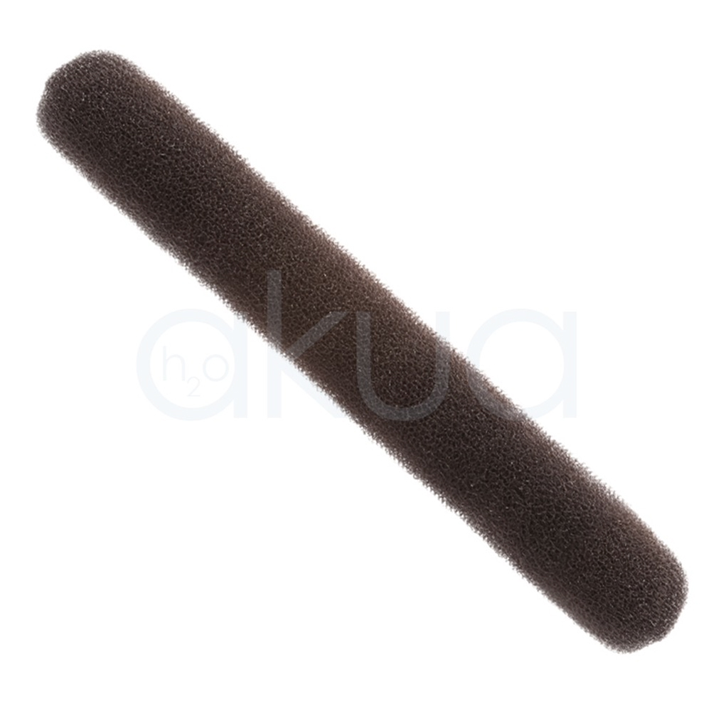 Relleno moño con corchetes H2oAkua. Relleno para moño alargado en color marrón oscuro, fabricado en material de espuma suave y ligera. Su diseño cilíndrico flexible ayuda a crear recogidos y moños con mayor volumen y fijación. Ideal para peinados elegantes y profesionales, está pensado para sujetar el cabello de forma cómoda y discreta.