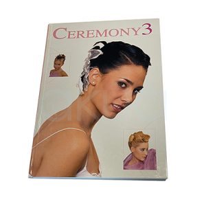Revista Ceremony 3. Portada de la revista ‘Ceremony 3’ con una mujer de cabello oscuro recogido y adornos blancos en el peinado, posando de perfil sobre fondo claro. La modelo lleva maquillaje suave y un vestido blanco estilo ceremonia o novia. En la portada aparecen además dos pequeñas imágenes con diferentes peinados de recogido femenino.” H2o Akua