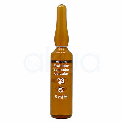 Ampolla aceite irritacion y manchas 5ml H2oAkua. Ampolla monodosis de vidrio ámbar presentada en posición vertical sobre fondo blanco. La ampolla tiene un diseño alargado con cuello estrecho y contiene un líquido protector para el cabello. En la parte frontal aparece el texto en color blanco «Aceite Protector Satinador de color», acompañado de iconos de protección y reciclaje, así como la indicación de contenido de 5 ml.