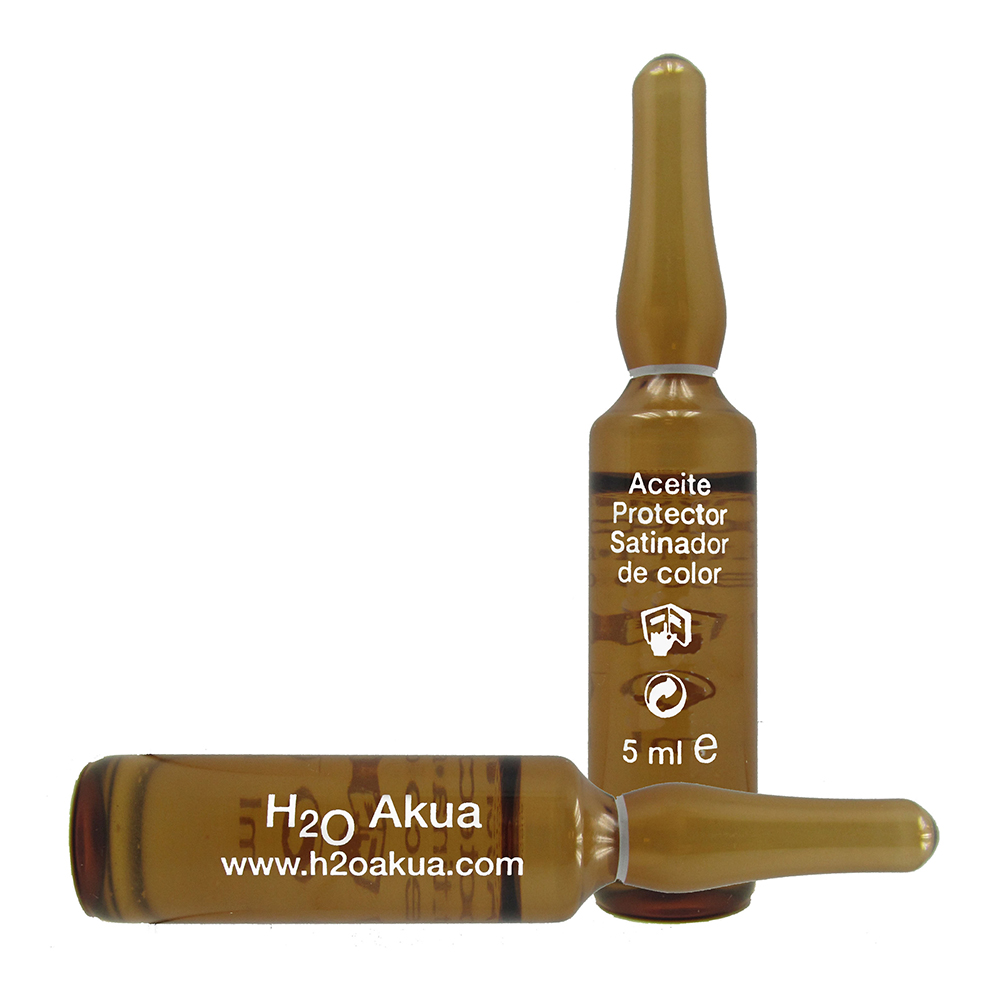 Ampolla aceite irritacion y manchas 5ml H2oAkua. Ampolla monodosis de vidrio ámbar presentada en posición vertical sobre fondo blanco. La ampolla tiene un diseño alargado con cuello estrecho y contiene un líquido protector para el cabello. En la parte frontal aparece el texto en color blanco «Aceite Protector Satinador de color», acompañado de iconos de protección y reciclaje, así como la indicación de contenido de 5 ml.