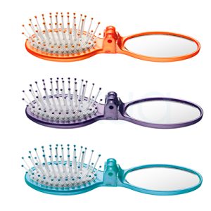 Bote 24 cepillos plegables minis con espejo. Imagen de mini cepillos plegables con espejo incorporado, presentados en colores translúcidos naranja, morado y azul turquesa. Cada accesorio combina un pequeño cepillo de púas flexibles con puntas redondeadas y un espejo ovalado integrado en el mango. El sistema plegable permite cerrar el cepillo para proteger las púas y facilitar su transporte. Los tres modelos aparecen alineados verticalmente sobre un fondo claro, destacando su diseño compacto, ligero y práctico para llevar en el bolso, mochila o neceser de viaje. Ideal para retoques rápidos del peinado en cualquier momento y lugar. Bote de 24 cepillos. H2o Akua