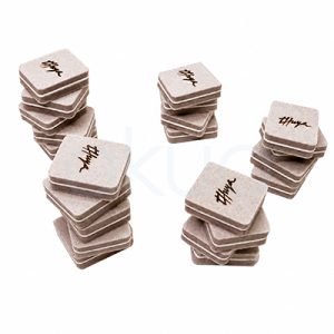Limas Desechables Thuya Flash Finisher Pack 25 Unidades. Conjunto de limas desechables cuadradas Thuya Flash Finisher presentadas en pequeños montones sobre fondo blanco. Las limas, de color beige claro con bordes redondeados, muestran el logotipo de Thuya impreso en la superficie. Su diseño compacto está pensado para trabajos de acabado y pulido en manicura profesional. H2o Akua