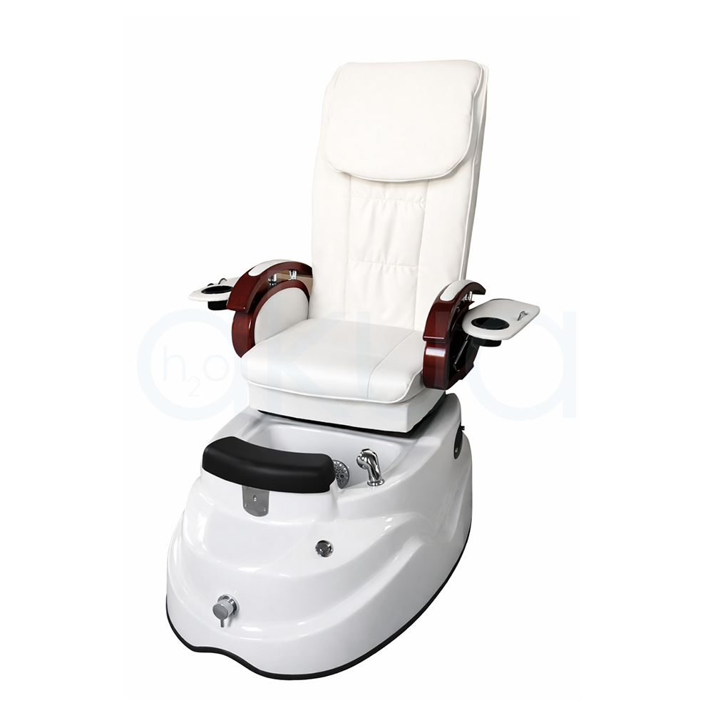 Sillon pedicura Spa 07341. Sillón de pedicura Spa profesional de color blanco con base integrada y bañera para pies. Presenta un respaldo alto acolchado con cabezal, apoyabrazos de madera rojiza curvada con repisas laterales abatibles y portavasos. La base blanca acrílica incluye una bañera con grifo cromado y un reposapiés superior acolchado en color negro. H2o Akua